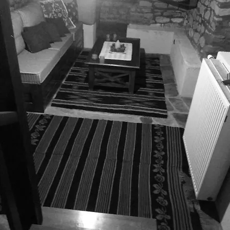 Βίλα Traditional Stone House In Grevenon *